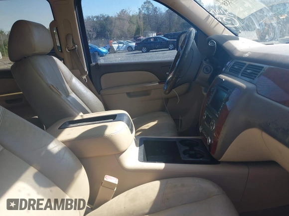 2011 Chevrolet Suburban LT with VIN 1GNSCJE06BR402433, listed as a IAAI auction lot 41819335 with 203,335 mi miles. Bid and sale history available at carsss.com. Image 5.