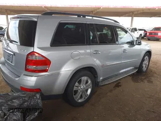 2007 Mercedes-Benz GL-Class with VIN 4JGBF71E97A280575, listed as a IAAI auction lot 41705492 with 176,711 mi miles. Bid and sale history available at carsss.com. Image 4.
