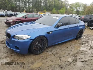 2013 BMW M5 z VIN WBSFV9C58DC772945, wystawiony jako Copart lot #55759565 z przebiegiem 78 125 mil mil oraz Tytuł czysty. Historia ofert i sprzedaży dostępna na DreamBid. Obrazek 1.