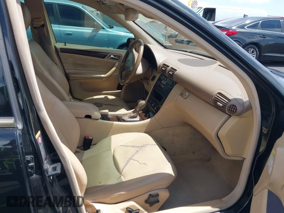 2004 Mercedes-Benz C 240 z VIN WDBRF61J94A558752, wystawiony jako IAAI lot #42101152 z przebiegiem 122 836 mil mil oraz . Historia ofert i sprzedaży dostępna na DreamBid. Obrazek 5.