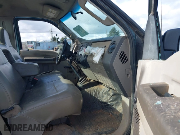2008 Ford F-250 XL z VIN 1FTNF21588EB98948, wystawiony jako IAAI lot #41600877 z przebiegiem 179 802 mil mil oraz . Historia ofert i sprzedaży dostępna na DreamBid. Obrazek 5.