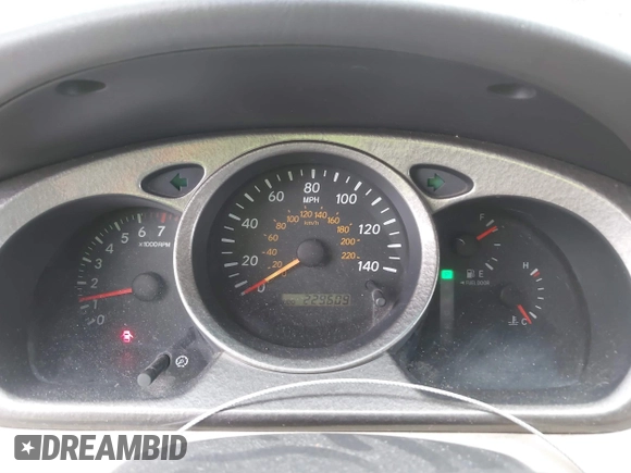 2003 Toyota Highlander z VIN JTEHF21A930120092, wystawiony jako IAAI lot #41857752 z przebiegiem 229 609 mil mil oraz . Historia ofert i sprzedaży dostępna na DreamBid. Obrazek 7.