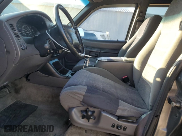 1999 Ford Explorer XL with VIN 1FMZU34X8XUC31019, listed as a Copart auction lot 87831635 with 220,683 mi miles and Salvage title. Bid and sale history available at DreamBid. Image 7.
