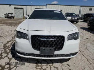 2019 Chrysler 300 S z VIN 2C3CCABG5KH539446, wystawiony jako Copart lot #51157275 z przebiegiem 164 346 mil mil oraz Szkoda całkowita • Salvage title. Historia ofert i sprzedaży dostępna na DreamBid. Obrazek 5.