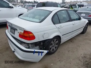 2004 BMW 3 Series 325i with VIN WBAAZ33444KP85964, listed as a IAAI auction lot 42024989 with 165,813 mi miles. Bid and sale history available at carsss.com. Image 4.