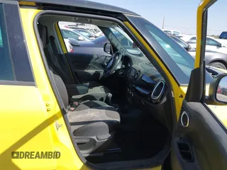 2015 FIAT 500L Urbana Trekking z VIN ZFBCFADH4FZ031650, wystawiony jako IAAI lot #42125476 z przebiegiem 43 511 mil mil oraz . Historia ofert i sprzedaży dostępna na DreamBid. Obrazek 5.