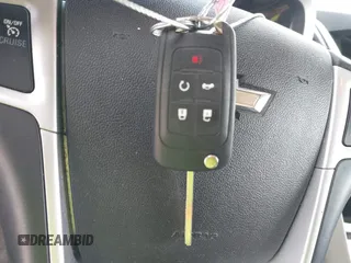2013 Chevrolet Equinox LT z VIN 1GNALDEKXDZ134231, wystawiony jako IAAI lot #41733140 z przebiegiem 164 996 mil mil oraz . Historia ofert i sprzedaży dostępna na DreamBid. Obrazek 11.
