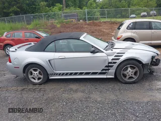 2002 Ford Mustang Deluxe z VIN 1FAFP44492F221578, wystawiony jako IAAI lot #42242232 z przebiegiem 107 773 mil mil oraz . Historia ofert i sprzedaży dostępna na DreamBid. Obrazek 14.