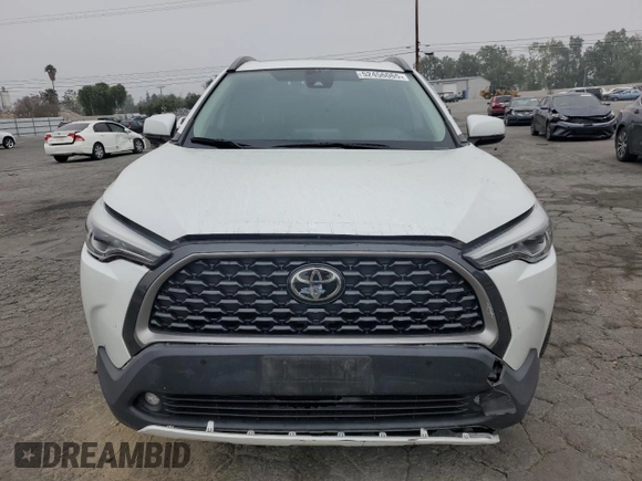 2022 Toyota Corolla Cross XLE with VIN 7MUDAAAG6NV014706, listed as a Copart auction lot 52456065 with 31,041 mi miles and Salvage title. Bid and sale history available at DreamBid. Image 5.