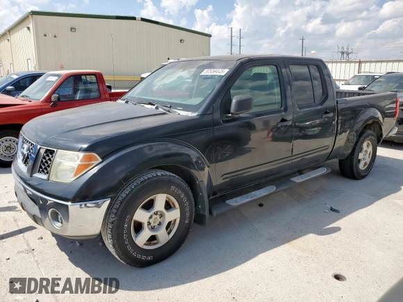 2007 Nissan Frontier SE z VIN 1N6AD09U07C455080, wystawiony jako Copart lot #50559445 z przebiegiem 134 728 mil mil oraz Czysty tytuł • Clean title. Historia ofert i sprzedaży dostępna na DreamBid. Obrazek 1.