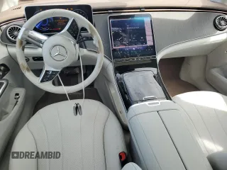 2024 Mercedes-Benz EQE 350+ z VIN W1KEG2BB4RF060472, wystawiony jako Copart lot #48730115 z przebiegiem 1 090 mil mil oraz Szkoda całkowita • Salvage title. Historia ofert i sprzedaży dostępna na DreamBid. Obrazek 8.
