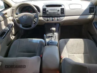 2005 Toyota Camry STD z VIN 4T1BE32K55U025255, wystawiony jako Copart lot #59423275 z przebiegiem 290 722 mil mil oraz Czysty tytuł • Clean title. Historia ofert i sprzedaży dostępna na DreamBid. Obrazek 8.