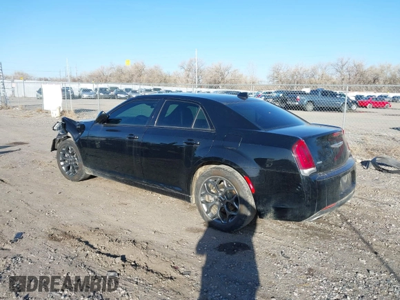2017 Chrysler 300 S z VIN 2C3CCAGG1HH518935, wystawiony jako IAAI lot #41957362 z przebiegiem 102 454 mil mil oraz . Historia ofert i sprzedaży dostępna na DreamBid. Obrazek 3.
