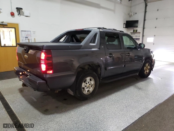 2011 Chevrolet Avalanche LT with VIN 3GNTKFE39BG186558, listed as a Copart auction lot 47663135 with 161,172 mi miles and Clean Title. Bid and sale history available at carsss.com. Image 3.