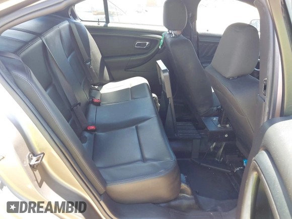 2019 Ford Police Interceptor z VIN 1FAHP2MK0KG107863, wystawiony jako IAAI lot #42337089 z przebiegiem 138 429 mil mil oraz . Historia ofert i sprzedaży dostępna na DreamBid. Obrazek 8.