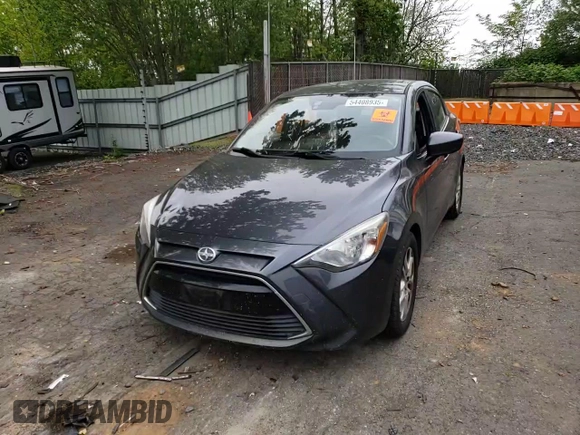 2016 Scion iA z VIN 3MYDLBZV4GY127533, wystawiony jako Copart lot #54408935 z przebiegiem 101 917 mil mil oraz Szkody całkowita. Historia ofert i sprzedaży dostępna na DreamBid. Obrazek 13.
