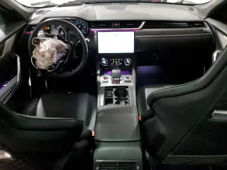 2022 Jaguar F-Pace SVR z VIN SADCZ2EE9NA692588, wystawiony jako Copart lot #52247135 z przebiegiem 52 957 mil mil oraz Szkoda całkowita • Salvage title. Historia ofert i sprzedaży dostępna na DreamBid. Obrazek 8.