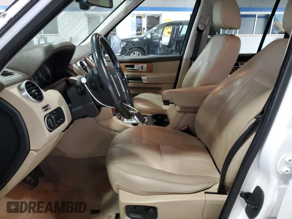 2016 Land Rover LR4 HSE z VIN SALAG2V65GA801092, wystawiony jako Copart lot #61359395 z przebiegiem 175 275 mil mil oraz Czysty tytuł • Clean title. Historia ofert i sprzedaży dostępna na DreamBid. Obrazek 7.