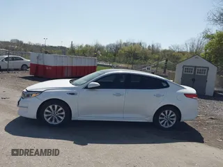 2016 Kia Optima EX z VIN 5XXGU4L37GG048085, wystawiony jako IAAI lot #42044849 z przebiegiem 107 304 mil mil oraz . Historia ofert i sprzedaży dostępna na DreamBid. Obrazek 14.