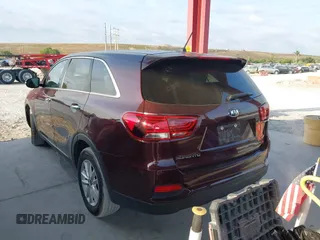2020 Kia Sorento LX V6 with VIN 5XYPG4A52LG615577, listed as a IAAI auction lot 41865205 with 106,197 mi miles. Bid and sale history available at carsss.com. Image 3.