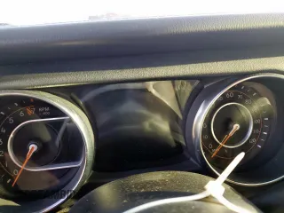2019 Jeep Wrangler Unlimited Sahara z VIN 1C4HJXEG8KW527198, wystawiony jako Copart lot #60043115 z przebiegiem Nie podano mil oraz Szkoda całkowita • Salvage title. Historia ofert i sprzedaży dostępna na DreamBid. Obrazek 9.