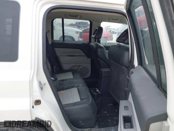 2007 Jeep Patriot Limited z VIN 1J8FF48W37D308705, wystawiony jako IAAI lot #41698313 z przebiegiem 189 167 mil mil oraz . Historia ofert i sprzedaży dostępna na DreamBid. Obrazek 8.