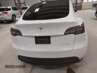 2022 Tesla Model Y Long Range z VIN 7SAYGDEE3NF358487, wystawiony jako IAAI lot #42036969 z przebiegiem 52 723 mil mil oraz . Historia ofert i sprzedaży dostępna na DreamBid. Obrazek 16.