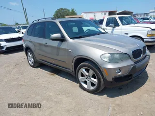 2007 BMW X5 3.0si z VIN 5UXFE43527L010725, wystawiony jako IAAI lot #42179894 z przebiegiem 174 074 mil mil oraz . Historia ofert i sprzedaży dostępna na DreamBid. Obrazek 1.