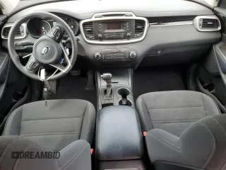 2017 Kia Sorento LX z VIN 5XYPG4A30HG249768, wystawiony jako Copart lot #60749505 z przebiegiem 164 385 mil mil oraz Czysty tytuł • Clean title. Historia ofert i sprzedaży dostępna na DreamBid. Obrazek 8.