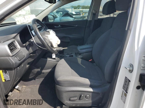 2017 Kia Sorento LX z VIN 5XYPG4A34HG220340, wystawiony jako Copart lot #57467775 z przebiegiem 144 612 mil mil oraz Szkoda całkowita • Salvage title. Historia ofert i sprzedaży dostępna na DreamBid. Obrazek 7.