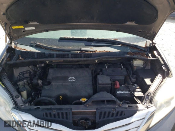 2013 Toyota Sienna XLE with VIN 5TDDK3DC0DS053561, listed as a Copart auction lot 53786685 with 332,714 mi miles and Clean Title. Bid and sale history available at DreamBid. Image 12.
