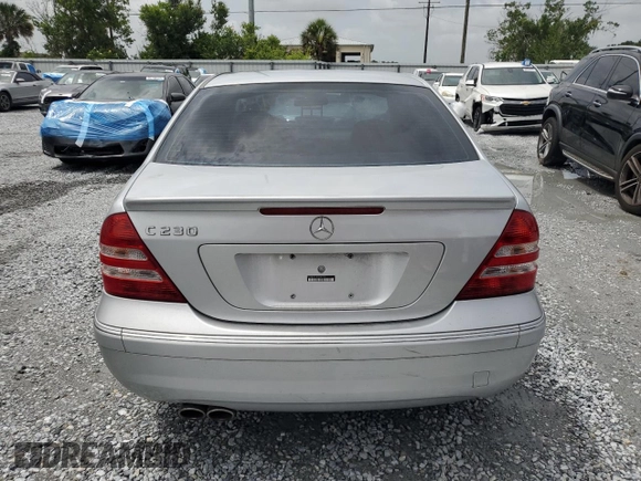 2007 Mercedes-Benz C 230 Sport с VIN WDBRF52H87F881736, выставлен на аукционе Copart как лот 59586375 с пробегом 144 476 миль миль и На запчасти • Non repairable. История ставок и продаж доступна на DreamBid. Изображение 6.