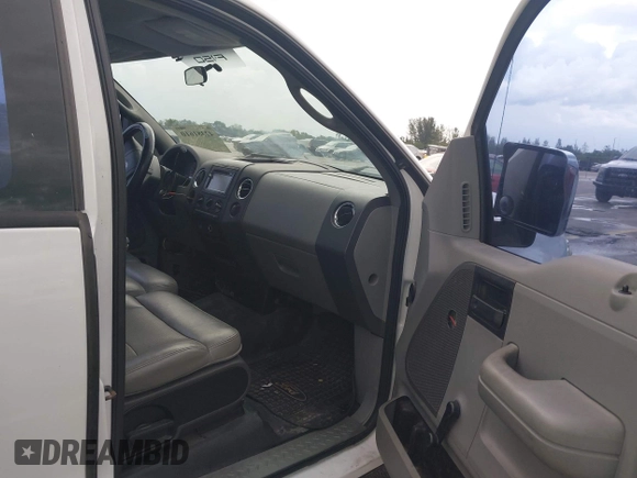 2004 Ford F-150 XL с VIN 1FTRF12W24NB79082, выставлен на аукционе IAAI как лот 42381610 с пробегом Не указан миль и . История ставок и продаж доступна на DreamBid. Изображение 5.