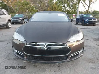 2014 Tesla Model S 60 z VIN 5YJSA1H19EFP51406, wystawiony jako IAAI lot #41561395 z przebiegiem Nie podano mil oraz . Historia ofert i sprzedaży dostępna na DreamBid. Obrazek 12.