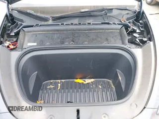 2022 Tesla Model Y Long Range z VIN 7SAYGDEE2NF447998, wystawiony jako IAAI lot #41704968 z przebiegiem 34 088 mil mil oraz . Historia ofert i sprzedaży dostępna na DreamBid. Obrazek 10.