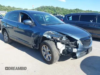2015 Mazda CX-9 Sport z VIN JM3TB2BAXF0465720, wystawiony jako IAAI lot #42305436 z przebiegiem 130 543 mil mil oraz . Historia ofert i sprzedaży dostępna na DreamBid. Obrazek 1.