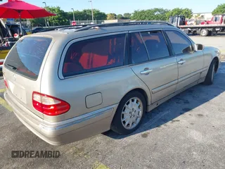2001 Mercedes-Benz E-Class with VIN WDBJH65J41B225835, listed as a IAAI auction lot 41747129 with 193,071 mi miles. Bid and sale history available at carsss.com. Image 4.