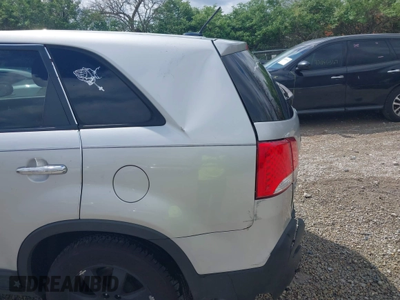 2013 Kia Sorento LX with VIN 5XYKTCA60DG372961, listed as a IAAI auction lot 42061693 with 181,034 mi miles. Bid and sale history available at carsss.com. Image 19.