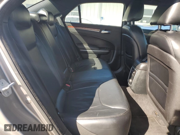 2014 Chrysler 300 z VIN 2C3CCAAG3EH141528, wystawiony jako Copart lot #53688225 z przebiegiem 132 298 mil mil oraz Szkody całkowita. Historia ofert i sprzedaży dostępna na DreamBid. Obrazek 10.