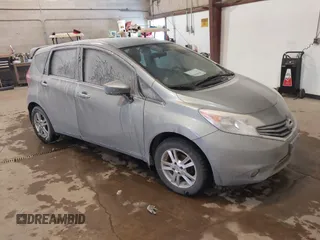 2015 Nissan Note S z VIN 3N1CE2CP6FL359760, wystawiony jako IAAI lot #41607119 z przebiegiem 179 774 mil mil oraz . Historia ofert i sprzedaży dostępna na DreamBid. Obrazek 1.
