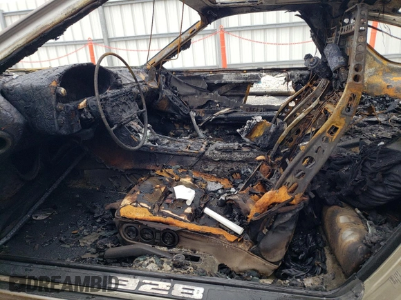 1987 Porsche 928 z VIN WP0JB0924HS862026, wystawiony jako Copart lot #42202985 z przebiegiem Nie podano mil oraz Nie do naprawy • Non repairable. Historia ofert i sprzedaży dostępna na DreamBid. Obrazek 7.