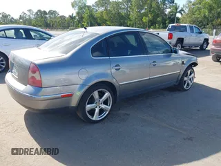 2003 Volkswagen Passat GL z VIN WVWMD63BX3E423052, wystawiony jako IAAI lot #39234258 z przebiegiem 267 688 mil mil oraz . Historia ofert i sprzedaży dostępna na DreamBid. Obrazek 4.