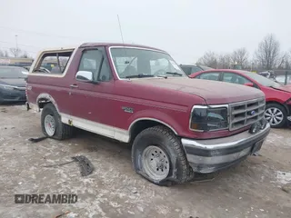 1993 Ford Bronco Custom with VIN 1FMEU15H3PLA94538, listed as a IAAI auction lot 41370284 with 196,221 mi miles. Bid and sale history available at carsss.com. Image 1.