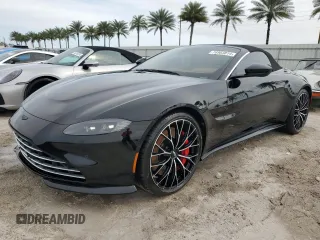 2023 Aston Martin Vantage z VIN SCFSMGBW9PGP08760, wystawiony jako Copart lot #74983814 z przebiegiem 1916 mil mil oraz Nie do naprawy. Historia ofert i sprzedaży dostępna na DreamBid. Obrazek 1.