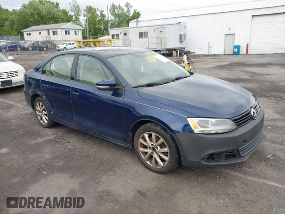 2011 Volkswagen Jetta SE z VIN 3VWDZ7AJ2BM388322, wystawiony jako IAAI lot #42772120 z przebiegiem 240 415 mil mil oraz . Historia ofert i sprzedaży dostępna na DreamBid. Obrazek 1.