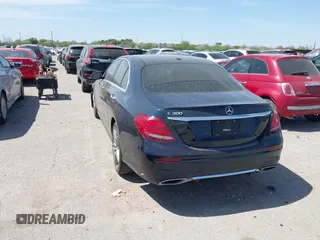 2017 Mercedes-Benz E 300 Luxury z VIN WDDZF4JB4HA082033, wystawiony jako IAAI lot #41819829 z przebiegiem 89 651 mil mil oraz . Historia ofert i sprzedaży dostępna na DreamBid. Obrazek 3.