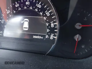2020 Kia Sorento EX z VIN 5XYPHDA51LG706563, wystawiony jako IAAI lot #39526327 z przebiegiem 36 833 mil mil oraz . Historia ofert i sprzedaży dostępna na DreamBid. Obrazek 7.