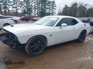 2021 Dodge Challenger GT z VIN 2C3CDZJG5MH674314, wystawiony jako IAAI lot #41593329 z przebiegiem 32 161 mil mil oraz . Historia ofert i sprzedaży dostępna na DreamBid. Obrazek 2.