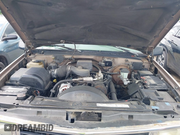 1996 Chevrolet Suburban z VIN 1GNFK16R9TJ326563, wystawiony jako IAAI lot #42300678 z przebiegiem 211 224 mil mil oraz . Historia ofert i sprzedaży dostępna na DreamBid. Obrazek 10.