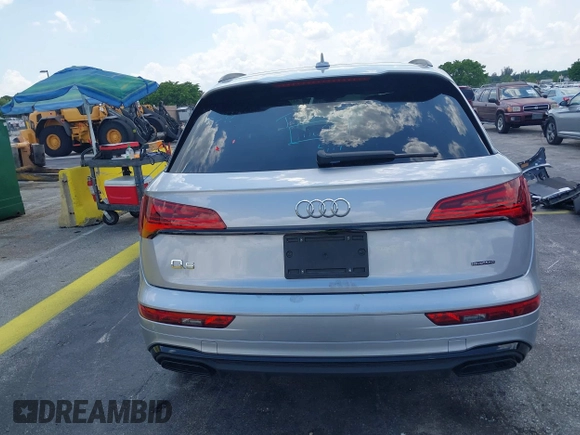 2025 Audi Q5 S line Premium z VIN WA1GAAFYXS2020823, wystawiony jako IAAI lot #42318926 z przebiegiem 9805 mil mil oraz . Historia ofert i sprzedaży dostępna na DreamBid. Obrazek 17.